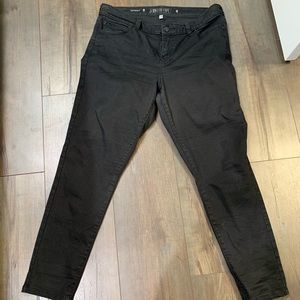 Jennifer Lopez stretch black cropped skinny  pants